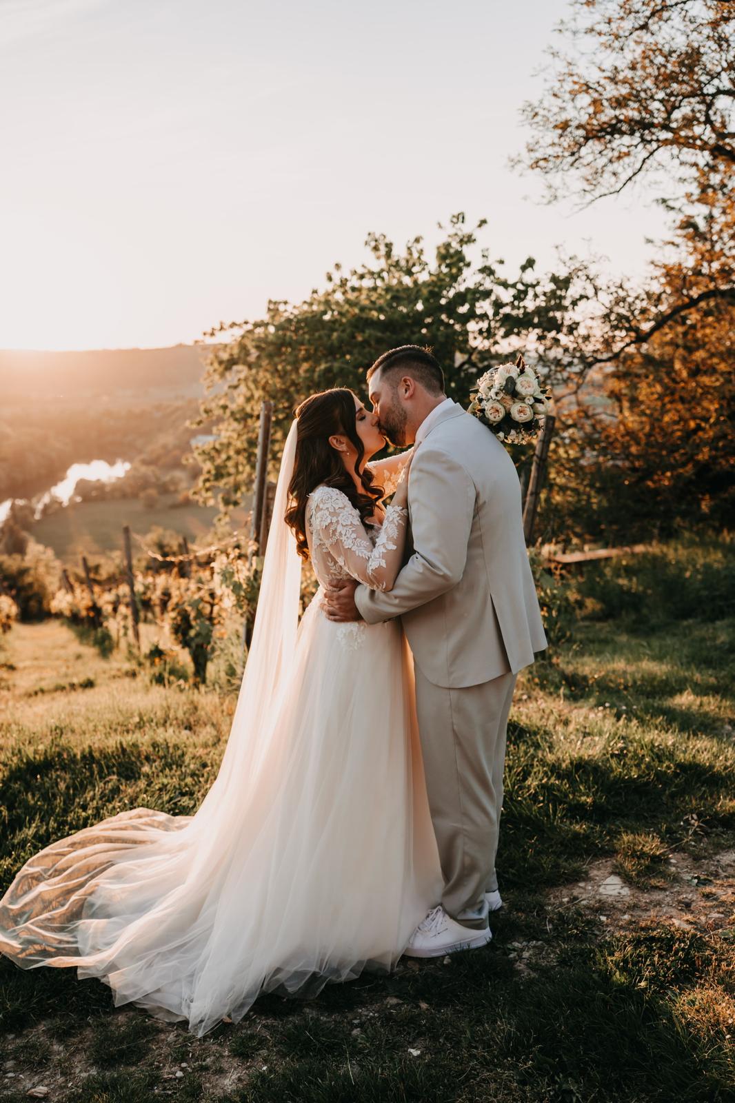 2054a95b-598d-48b8-a058-c2bef1fa6d4f